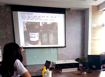 從營(yíng)銷的角度講，網(wǎng)絡(luò)上生產(chǎn)者和消費(fèi)者一對(duì)一的互動(dòng)溝通，使生產(chǎn)者更快地了解消費(fèi)者的要求、愿望及改進(jìn)意見(jiàn)，將工業(yè)時(shí)代大規(guī)模生產(chǎn)、大規(guī)模數(shù)據(jù)營(yíng)銷改進(jìn)為小群體甚至個(gè)體營(yíng)銷，為消費(fèi)者提供了極大的滿足，迎合了現(xiàn)代拓客營(yíng)銷理念