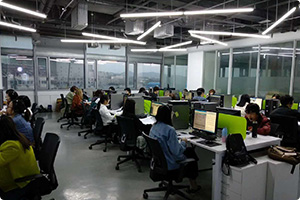 也不需要龐大的零售商業(yè)職工隊(duì)伍，因而降低了商品的銷售成本價(jià)格，也就降低了顧客購(gòu)買(mǎi)的貨幣成本，另一方面，數(shù)據(jù)營(yíng)銷通過(guò)直接媒體和直接手段及時(shí)向消費(fèi)者傳遞商品信息，降低了消費(fèi)者搜尋信息的時(shí)間成本與精力成本